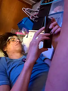 gurlnips online show from 10-19-25, 09:28