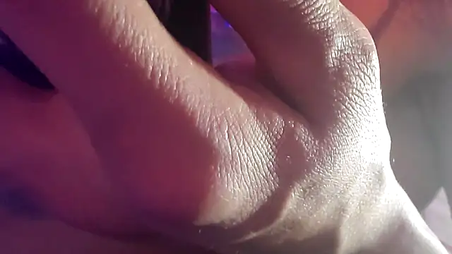 gurlnips online show from 12-13-25, 08:04