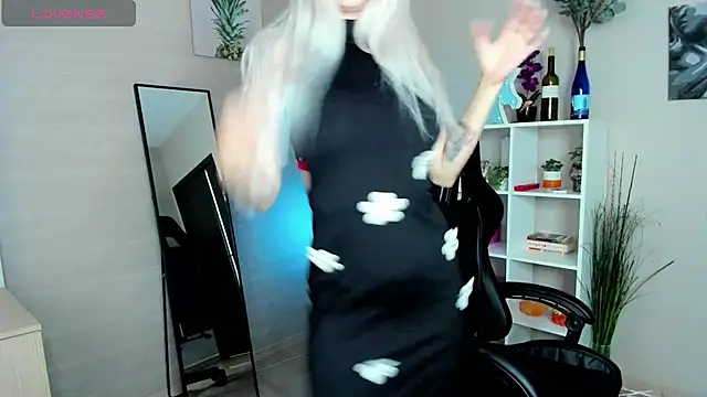 Snapshot of Mermaid_N chatting on 09-10-25, 01:37 Mermaid N online show from 09-10-25, 01:37