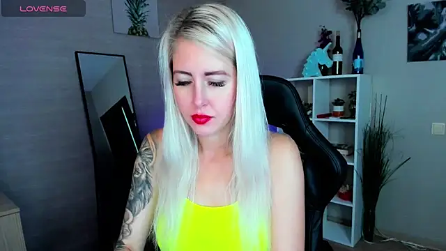Snapshot of Mermaid_N chatting on 09-18-25, 01:30 Mermaid N online show from 09-18-25, 01:30