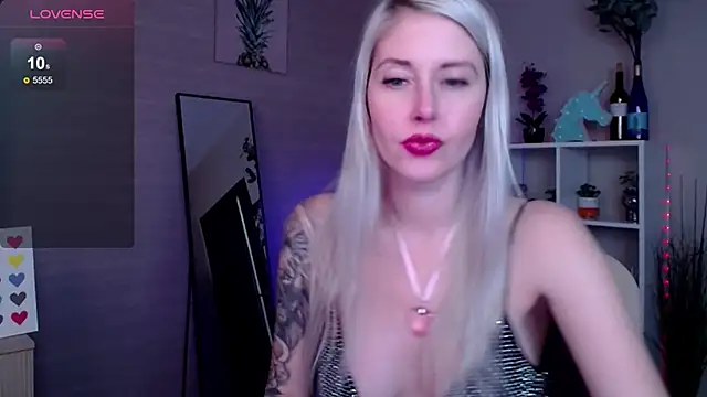 Snapshot of Mermaid_N chatting on 02-14-25, 04:47 Mermaid N online show from 02-14-25, 04:47