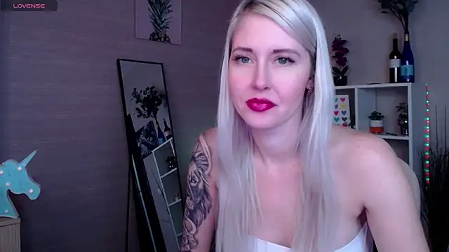 Snapshot of Mermaid_N chatting on 02-15-25, 04:47 Mermaid N online show from 02-15-25, 04:47