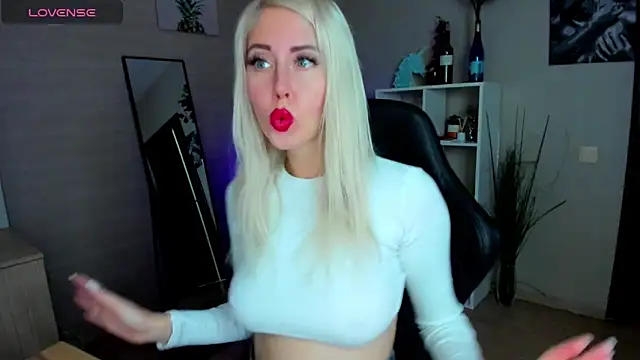 Snapshot of Mermaid_N chatting on 10-16-25, 01:36 Mermaid N online show from 10-16-25, 01:36