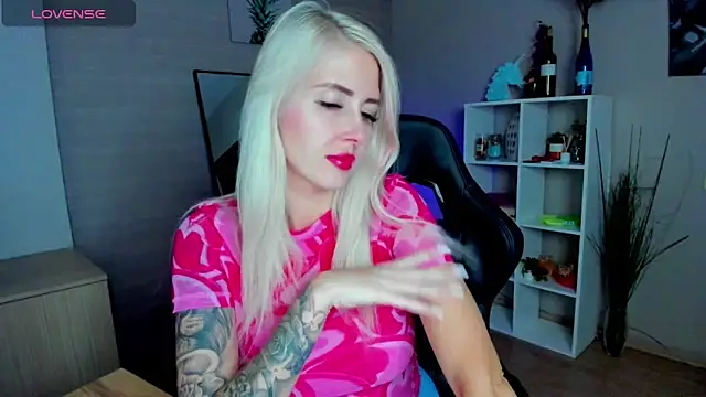 Snapshot of Mermaid_N chatting on 10-17-25, 01:31 Mermaid N online show from 10-17-25, 01:31