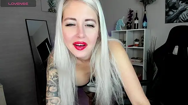 Snapshot of Mermaid_N chatting on 09-16-25, 01:39 Mermaid N online show from 09-16-25, 01:39