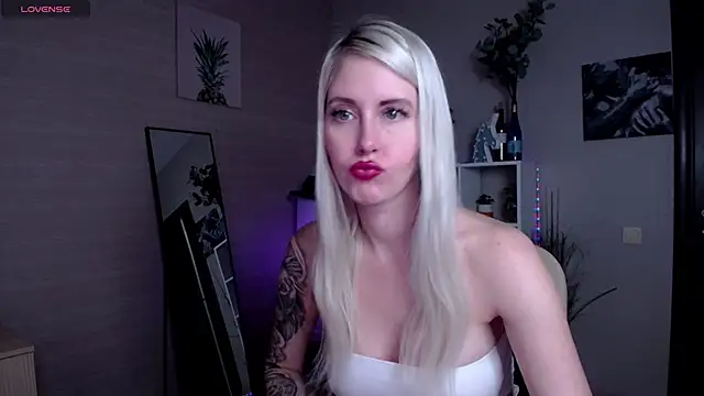 Snapshot of Mermaid_N chatting on 02-20-25, 01:46 Mermaid N online show from 02-20-25, 01:46