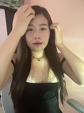 Snapshot of Bae1103 chatting on 03-23-26, 08:47 Bae1103 online show from 03-23-26, 08:47