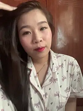 Snapshot of Bae1103 chatting on 02-15-26, 07:51 Bae1103 online show from 02-15-26, 07:51