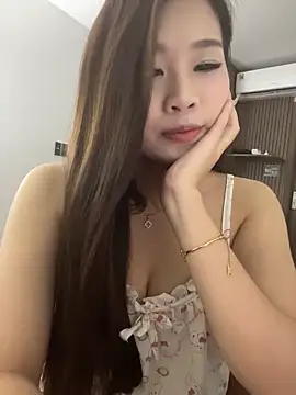 Snapshot of Bae1103 chatting on 06-18-26, 03:06 Bae1103 online show from 06-18-26, 03:06