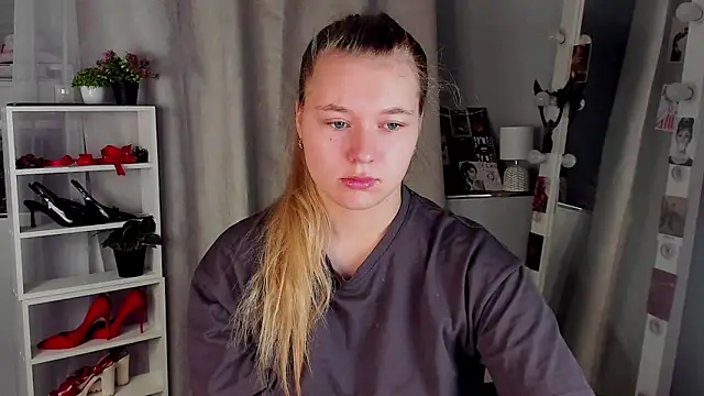 Rebecca Kelly online show from 10-04-25, 02:13