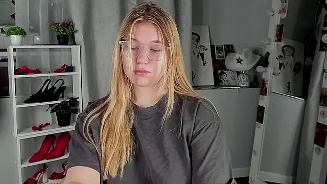 Rebecca Kelly online show from 11-15-25, 02:15