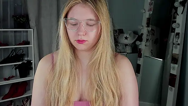 Rebecca Kelly online show from 11-20-25, 02:34