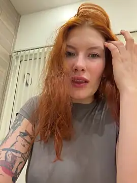 Snapshot of Liv_Fay chatting on 02-06-26, 01:40 Liv Fay online show from 02-06-26, 01:40