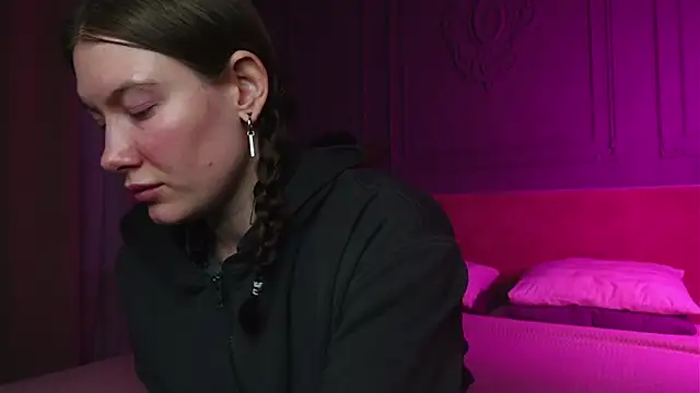 Liv Fay online show from 11-29-25, 01:22