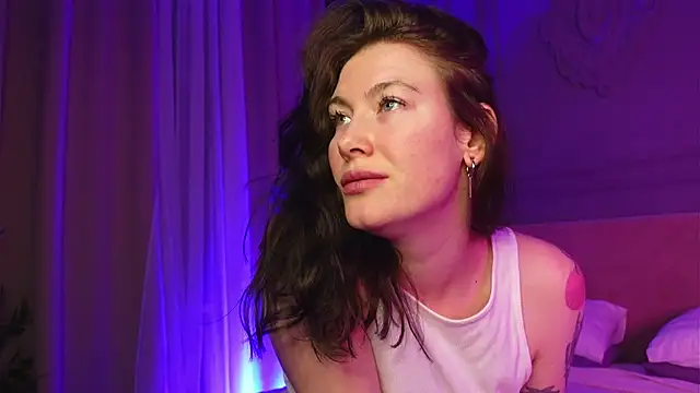 Liv Fay online show from 11-14-25, 03:37