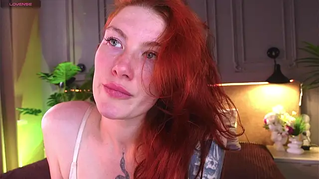 Snapshot of Liv_Fay chatting on 05-16-26, 01:32 Liv Fay online show from 05-16-26, 01:32