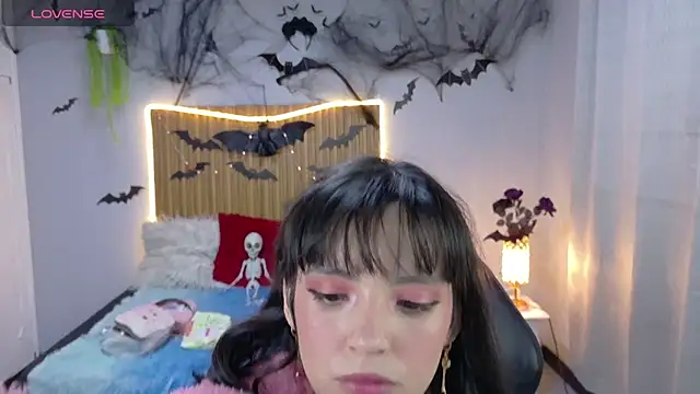 Snapshot of sailor_moon07 chatting on 10-10-25, 05:08 sailor moon07 online show from 10-10-25, 05:08