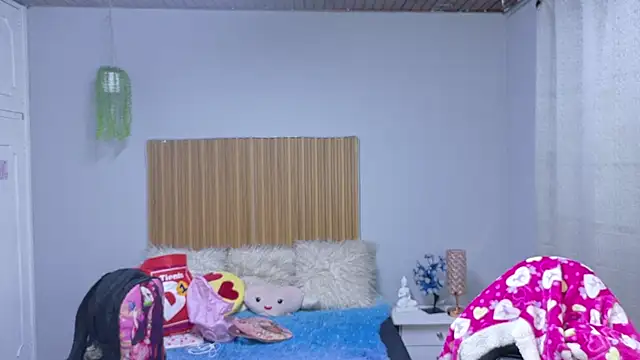 Snapshot of sailor_moon07 chatting on 09-27-25, 04:29 sailor moon07 online show from 09-27-25, 04:29