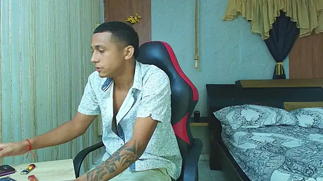 dominic smith  online show from 06-10-26, 04:35