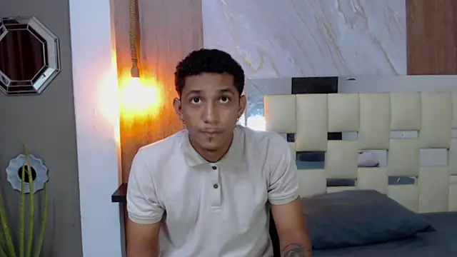 Snapshot of dominic_smith_ chatting on 03-23-25, 12:15 dominic smith  online show from 03-23-25, 12:15