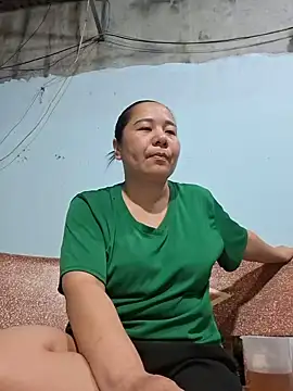 Snapshot of Queen_18200 chatting on 07-15-26, 11:17 Queen 18200 online show from 07-15-26, 11:17