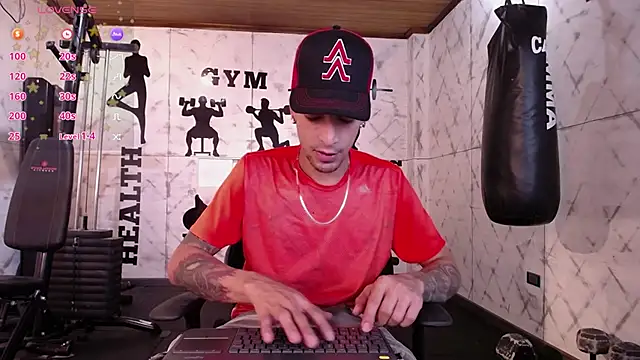 Snapshot of DrakeNeumann chatting on 02-25-25, 03:42 DrakeNeumann online show from 02-25-25, 03:42
