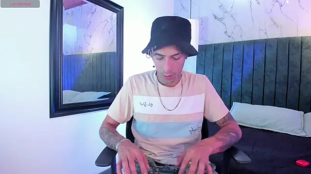 DrakeNeumann online show from 11-15-25, 03:54