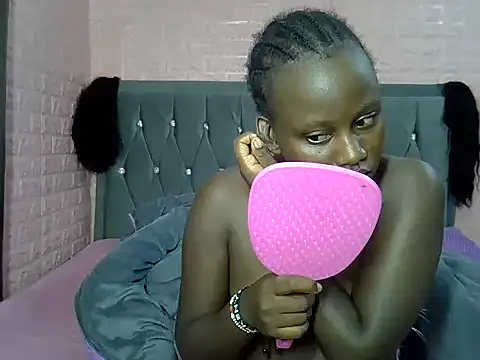 Snapshot of sexybree_ chatting on 06-01-26, 08:41 sexybree online show from 06-01-26, 08:41
