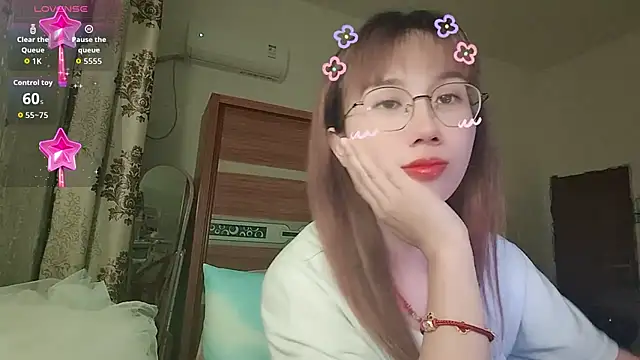 Snapshot of Lili_666 chatting on 06-20-26, 04:12 Lili 666 online show from 06-20-26, 04:12