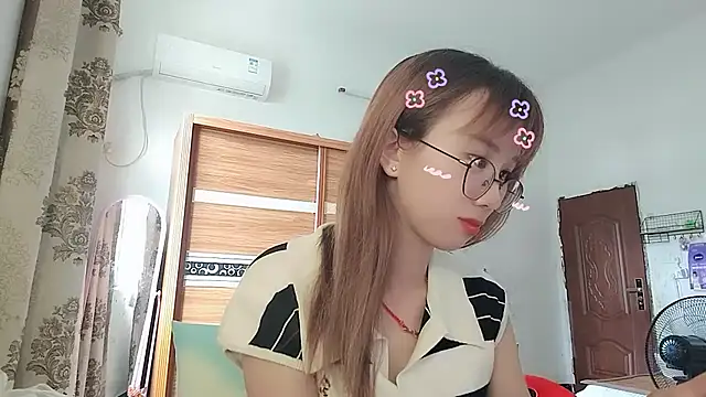 Snapshot of Lili_666 chatting on 07-08-26, 02:24 Lili 666 online show from 07-08-26, 02:24
