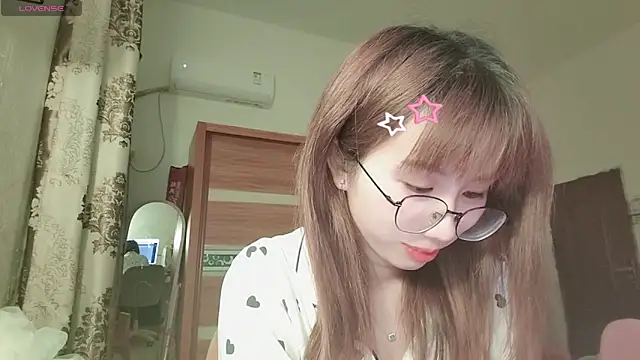 Snapshot of Lili_666 chatting on 04-27-26, 05:11 Lili 666 online show from 04-27-26, 05:11