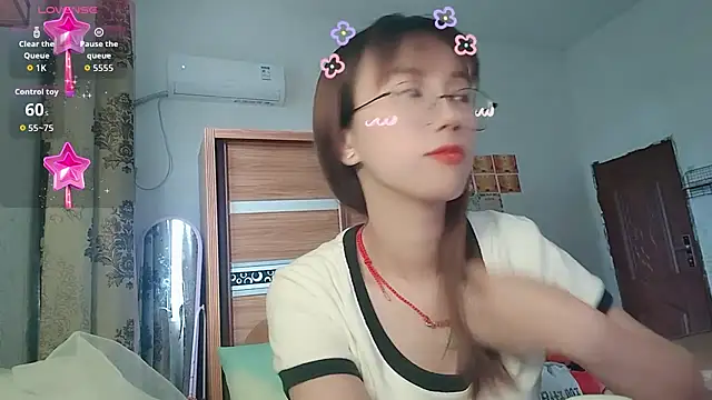 Snapshot of Lili_666 chatting on 06-18-26, 07:18 Lili 666 online show from 06-18-26, 07:18