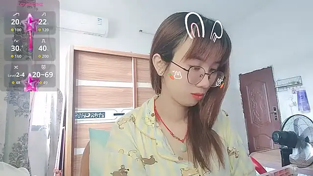 Snapshot of Lili_666 chatting on 06-15-26, 02:23 Lili 666 online show from 06-15-26, 02:23