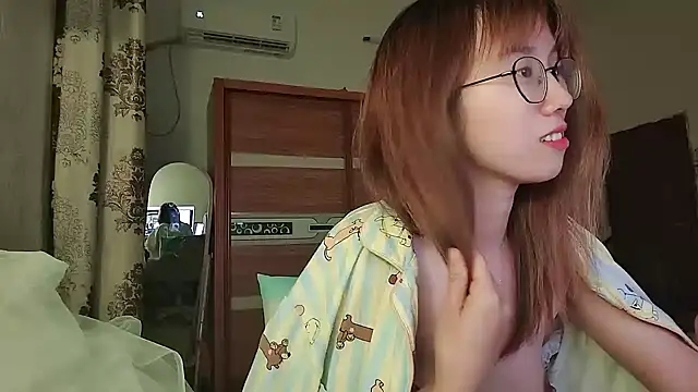 Snapshot of Lili_666 chatting on 05-28-26, 05:08 Lili 666 online show from 05-28-26, 05:08