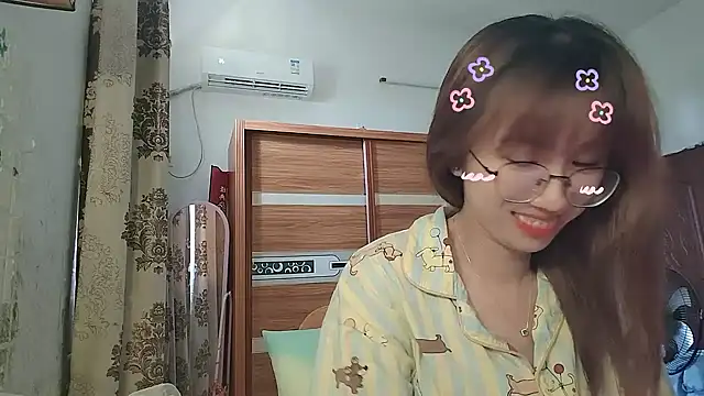 Snapshot of Lili_666 chatting on 05-25-26, 06:01 Lili 666 online show from 05-25-26, 06:01