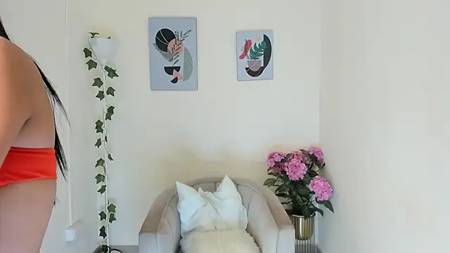 Charlothe capell online show from 12-19-25, 08:00