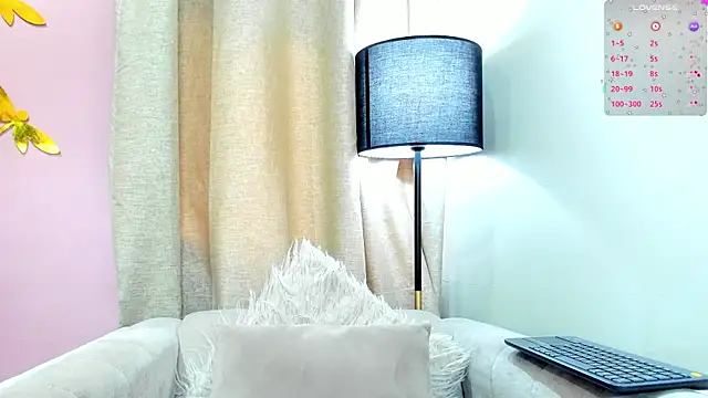 Snapshot of Miranda_doll_ chatting on 02-27-25, 12:12 Miranda doll online show from 02-27-25, 12:12