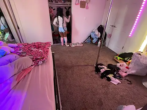 Snapshot of Onlypawzz chatting on 02-25-26, 03:01 Onlypawzz online show from 02-25-26, 03:01