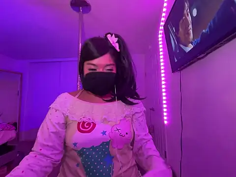 Snapshot of Onlypawzz chatting on 02-13-26, 05:40 Onlypawzz online show from 02-13-26, 05:40