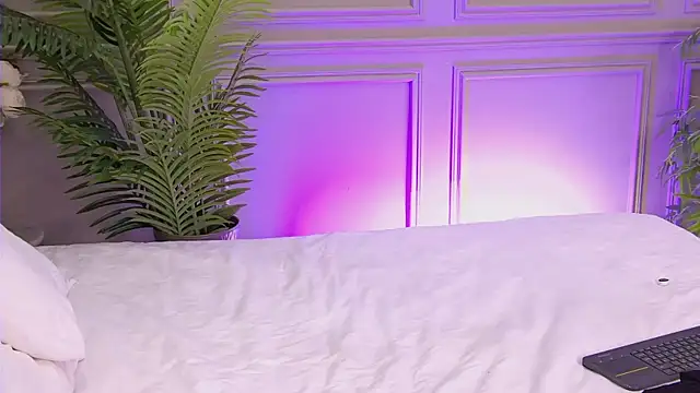 TrishaWinslet online show from 11-18-25, 05:11