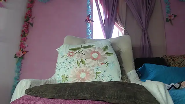 KeillyDiaz online show from 05-05-26, 01:03