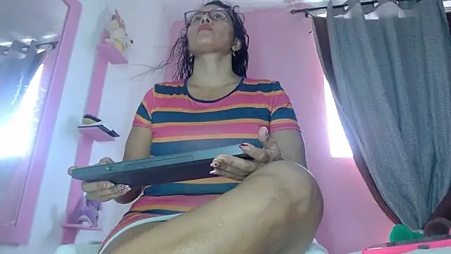 KeillyDiaz online show from 09-26-25, 04:47