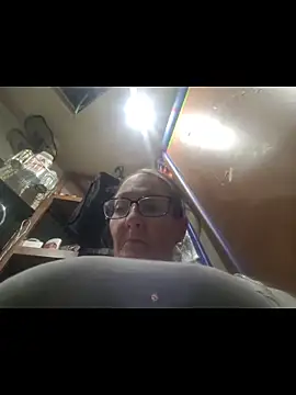 Snapshot of ILUV2TUCHMYKITTY chatting on 11-04-25, 12:42 ILUV2TUCHMYKITTY online show from 11-04-25, 12:42