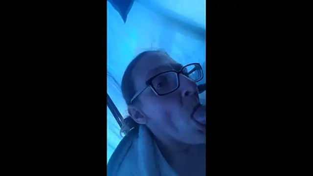 Snapshot of ILUV2TUCHMYKITTY chatting on 12-20-25, 05:49 ILUV2TUCHMYKITTY online show from 12-20-25, 05:49