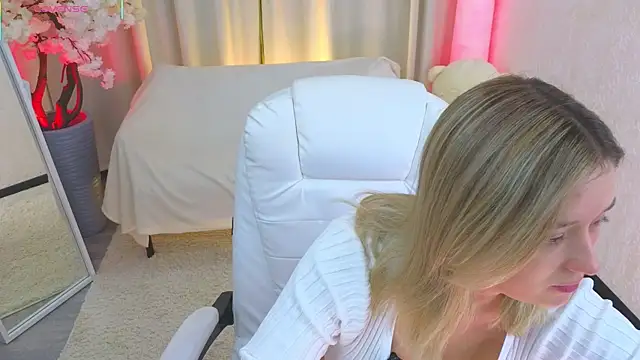 JessRosen online show from 12-04-25, 03:38