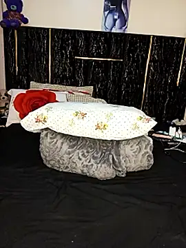 Snapshot of firewaist chatting on 02-20-26, 06:19 firewaist online show from 02-20-26, 06:19