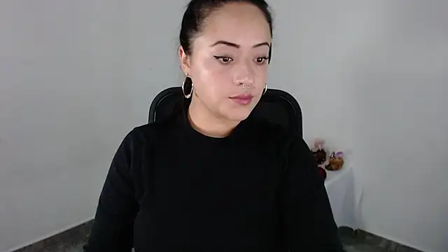 jjulietha95 online show from 07-11-26, 12:11