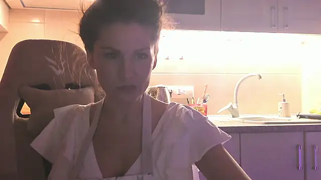 Snapshot of April_o_Nill chatting on 12-20-25, 01:36 April o Nill online show from 12-20-25, 01:36