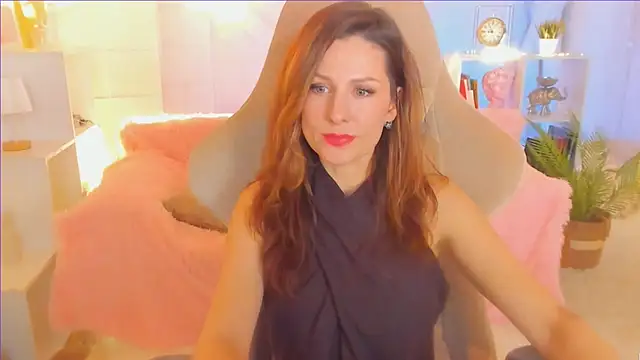 Snapshot of April_o_Nill chatting on 02-25-25, 01:21 April o Nill online show from 02-25-25, 01:21