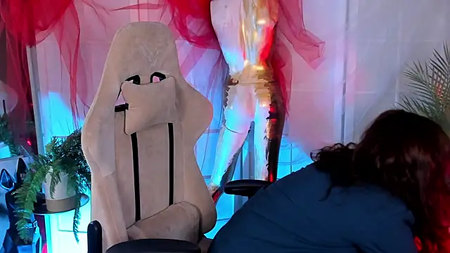 Snapshot of April_o_Nill chatting on 11-18-25, 05:16 April o Nill online show from 11-18-25, 05:16